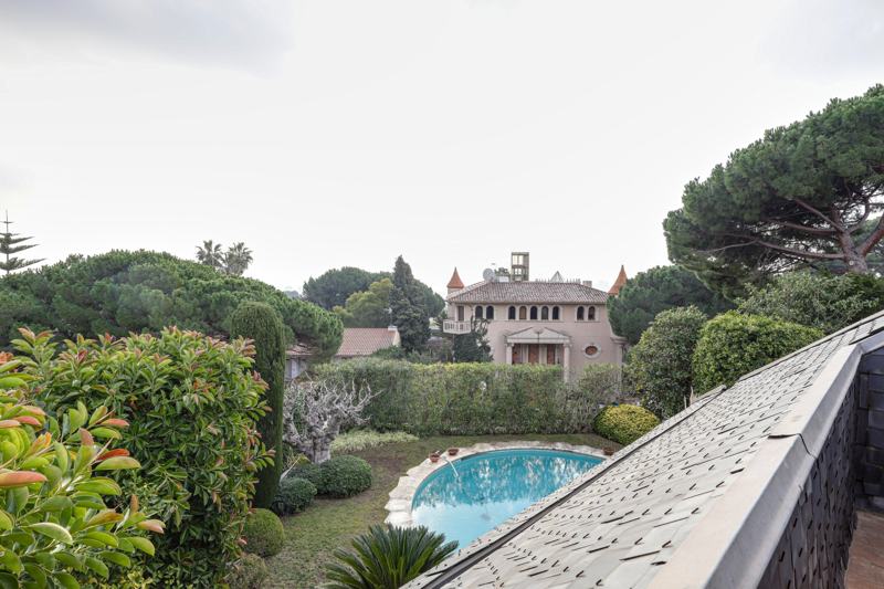 Piscina vista desde la terraza